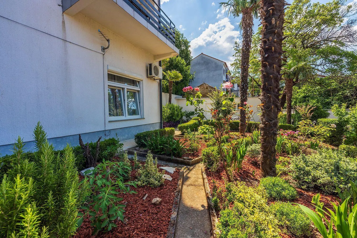 Cozy Apartment Nur 350 Meter Zum Sandstrand Mit Privater Terrasse Und Mediterranem Garten Crikvenica 0*,  Kroatien