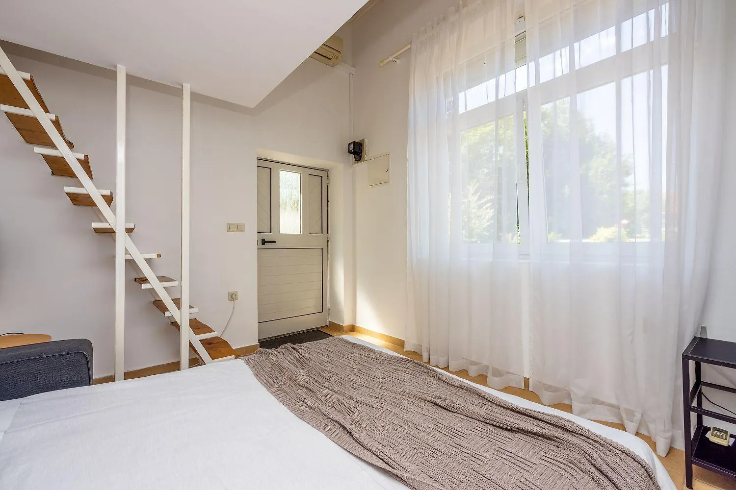 Cozy Apartment Nur 350 Meter Zum Sandstrand Mit Privater Terrasse Und Mediterranem Garten Crikvenica