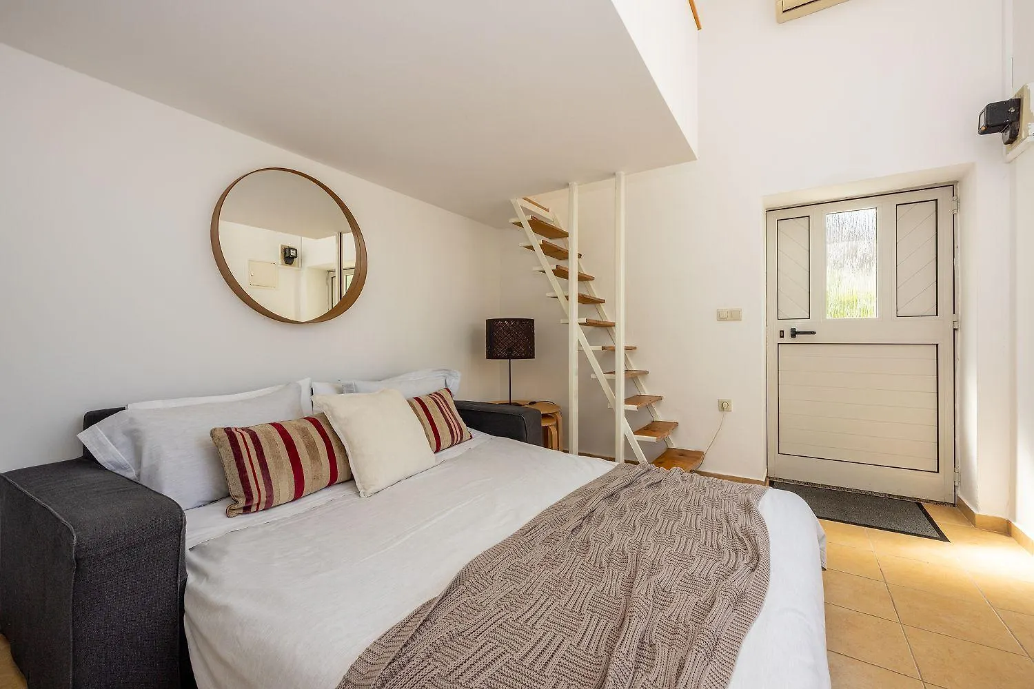 Cozy Apartment Nur 350 Meter Zum Sandstrand Mit Privater Terrasse Und Mediterranem Garten Crikvenica