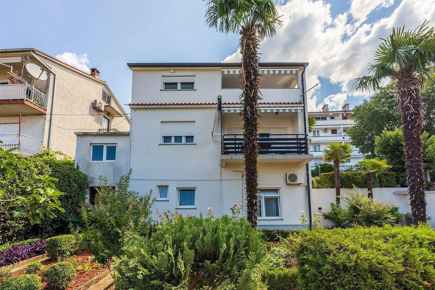 Cozy Apartment Nur 350 Meter Zum Sandstrand Mit Privater Terrasse Und Mediterranem Garten Crikvenica