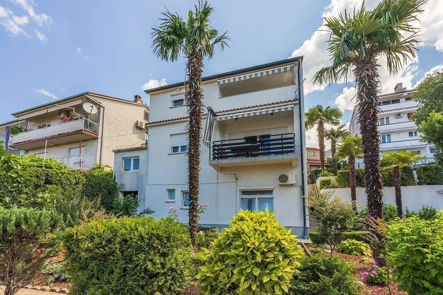 Cozy Apartment Nur 350 Meter Zum Sandstrand Mit Privater Terrasse Und Mediterranem Garten Crikvenica