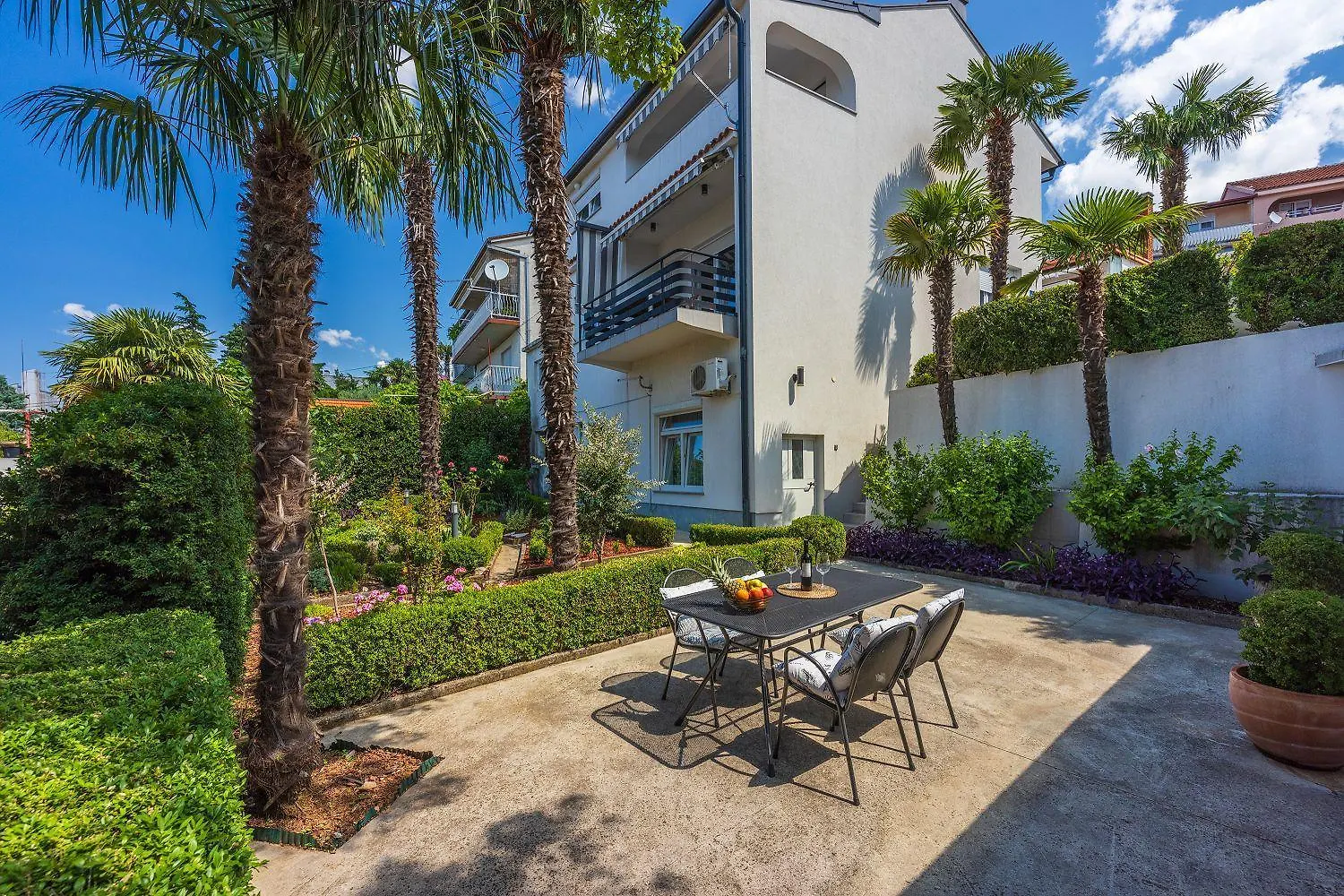 Cozy Apartment Nur 350 Meter Zum Sandstrand Mit Privater Terrasse Und Mediterranem Garten Crikvenica