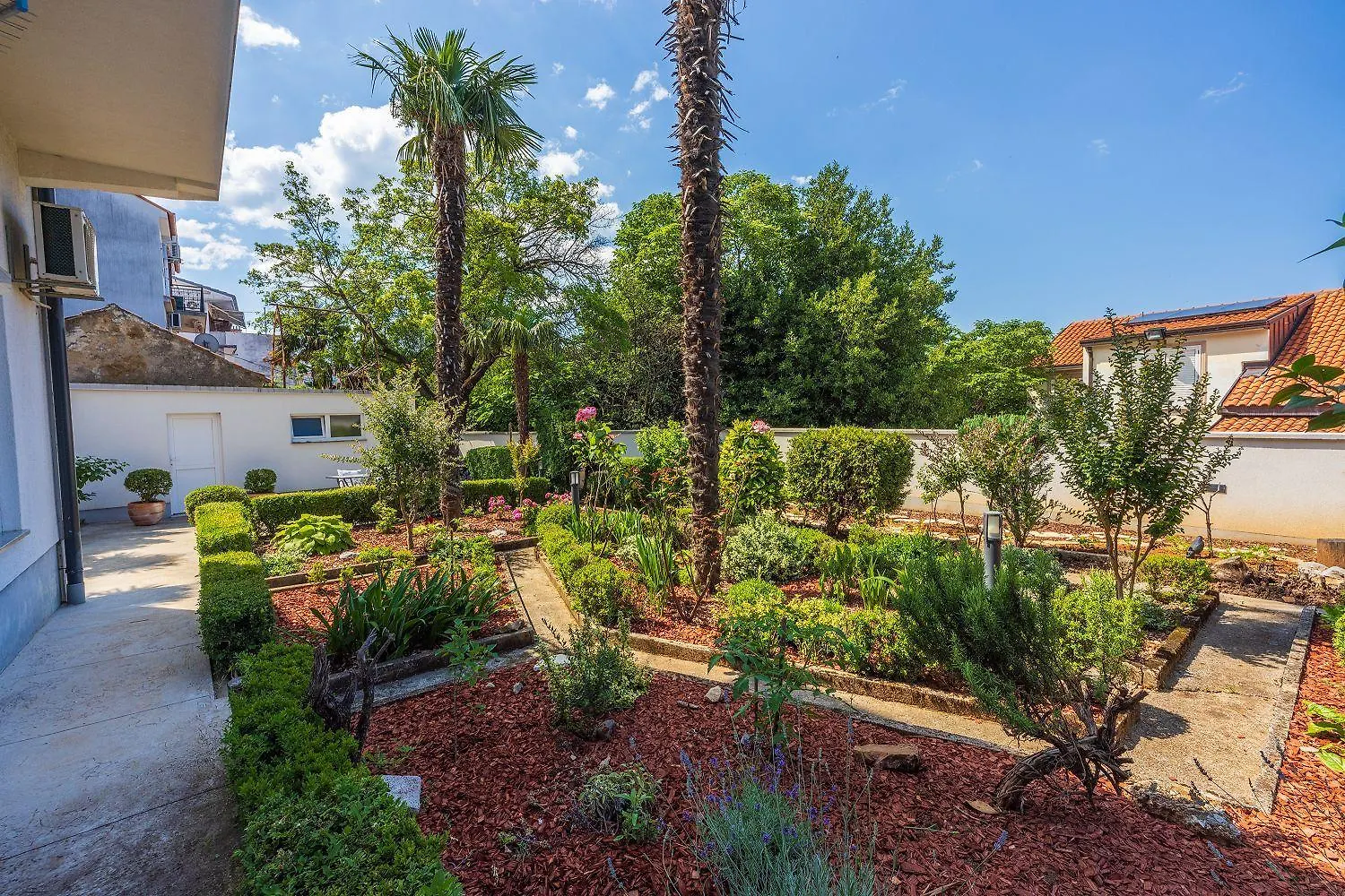 Cozy Apartment Nur 350 Meter Zum Sandstrand Mit Privater Terrasse Und Mediterranem Garten Crikvenica