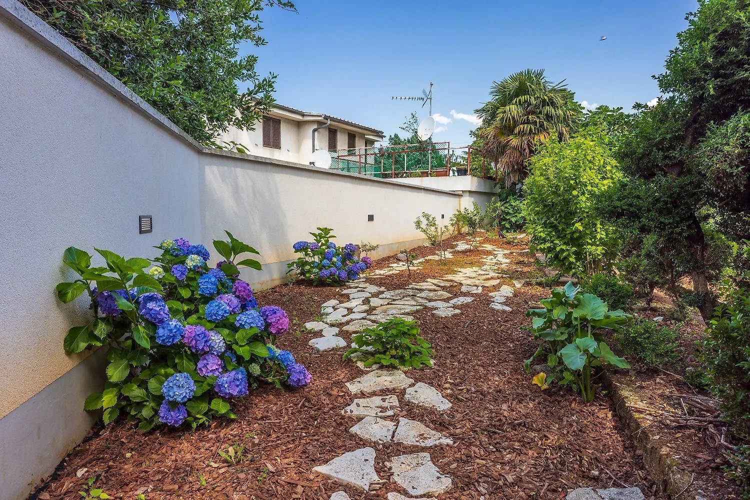 Cozy Apartment Nur 350 Meter Zum Sandstrand Mit Privater Terrasse Und Mediterranem Garten Crikvenica Croatia