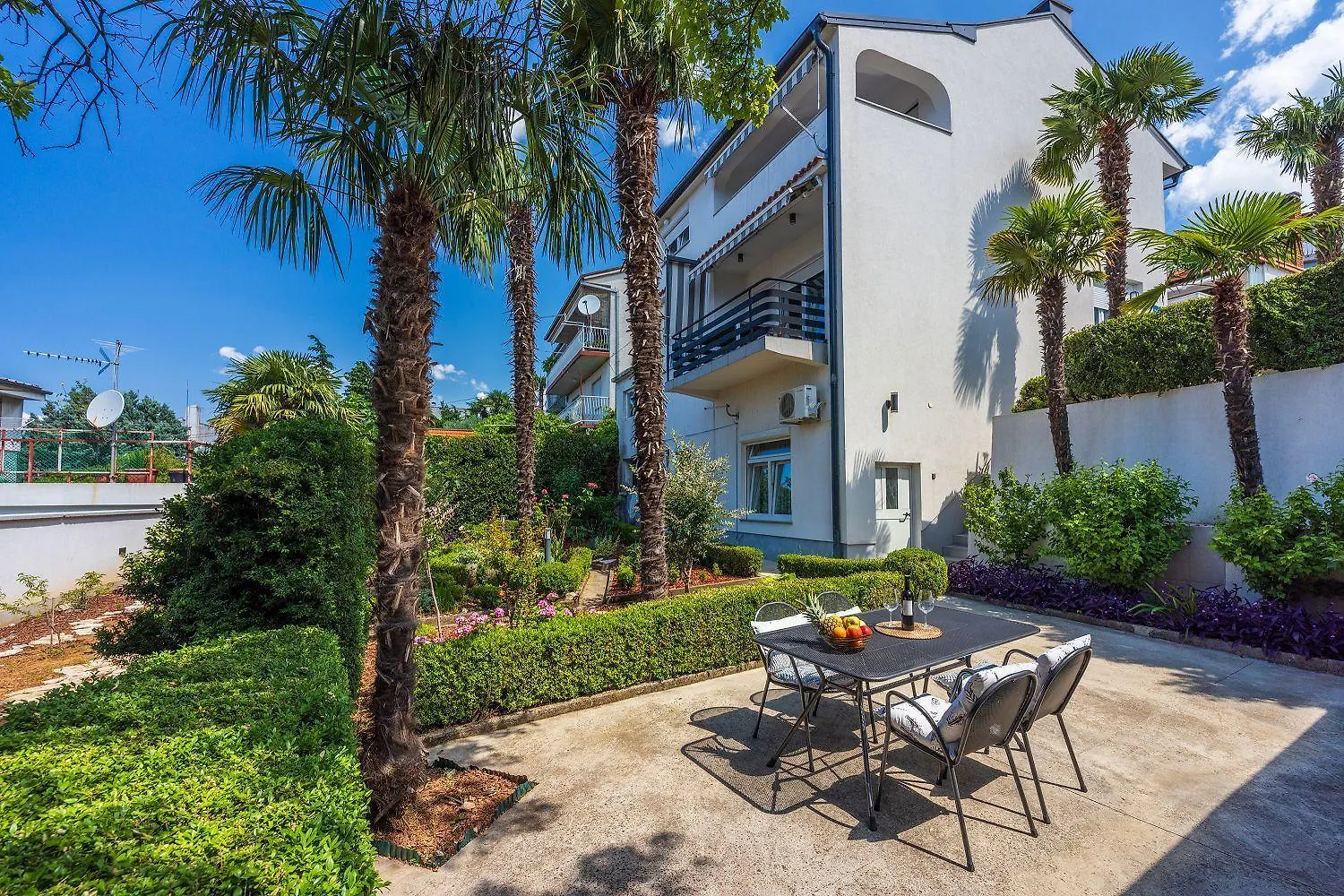 Cozy Apartment Nur 350 Meter Zum Sandstrand Mit Privater Terrasse Und Mediterranem Garten Crikvenica