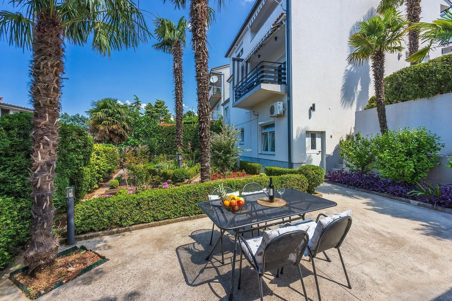 Cozy Apartment Nur 350 Meter Zum Sandstrand Mit Privater Terrasse Und Mediterranem Garten Crikvenica